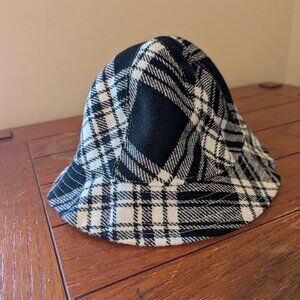 Black and White/Plain White Stylish Reversible Ladies Bucket Hat Unbranded OS